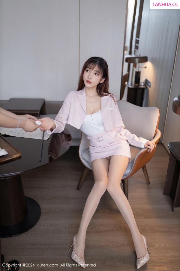   [XiuRen]高清写真图 2024.04.30 No.8485 唐安琪 丝袜美腿第6张图片